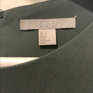 【Till 7.20】COS | Forest Green Top w/ pleats detail